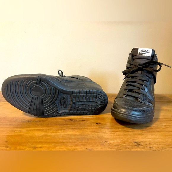 Nike black platform sneaker women’s US 9.5 - Picture 2 of 6